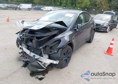 2025 Tesla Model Y Long Range Dual Motor All-Wheel Drive z USA, uszkodzony, nr VIN 7SAYGDED4SF257882